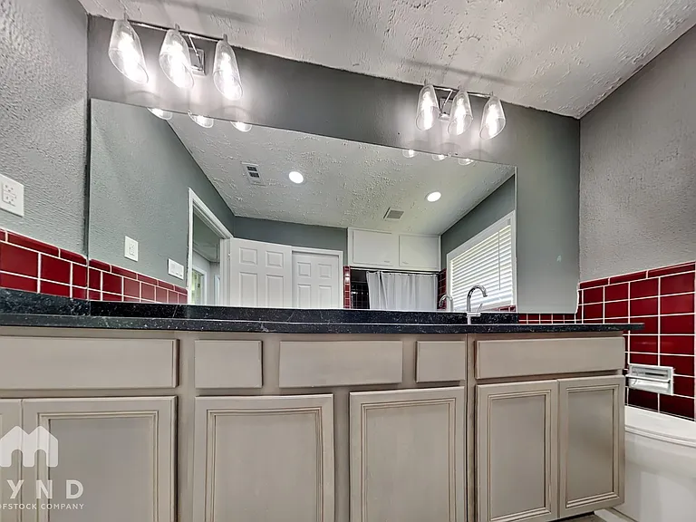 101 Live Oak St — Photo 13