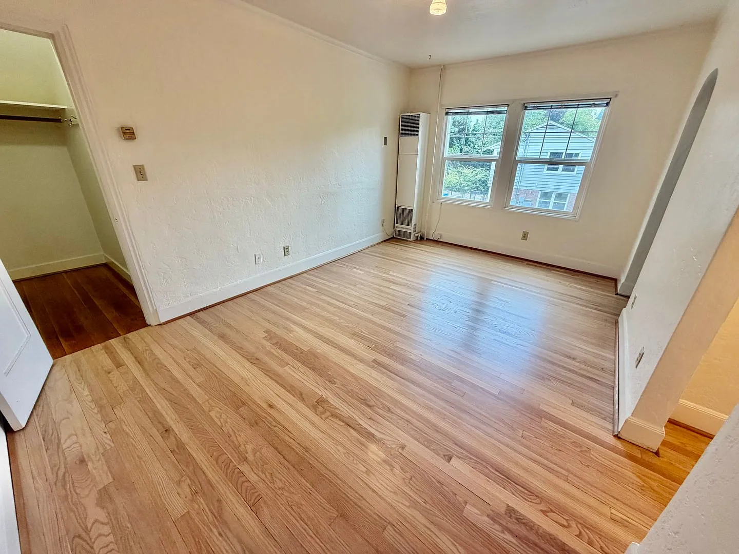 T0108 - Laurelview Apartments — Photo 3