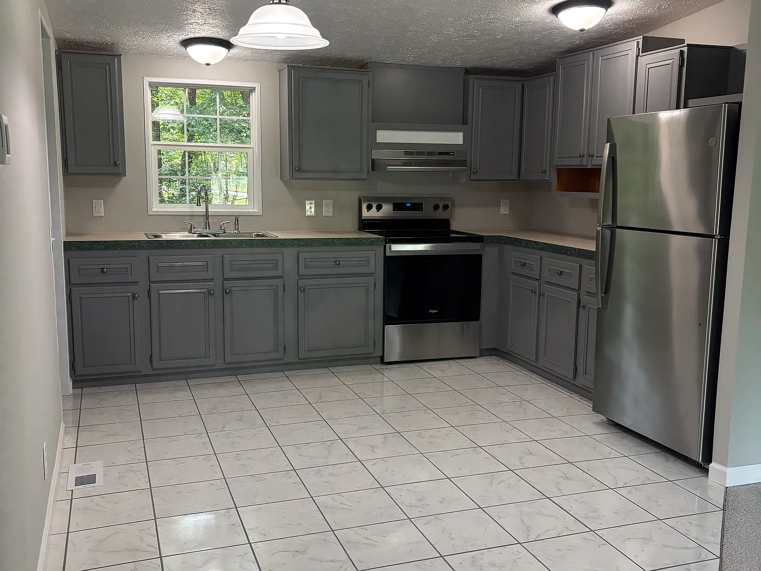 3 bed, 1188 sqft, $1,600 — Photo 2