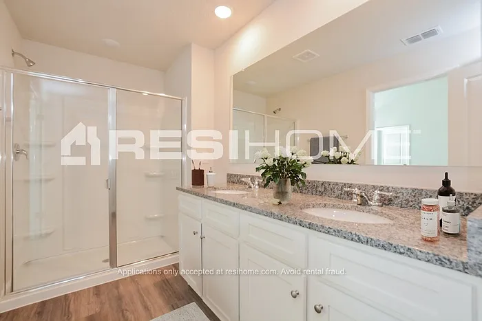 5270 Inglewood Dr — Photo 12