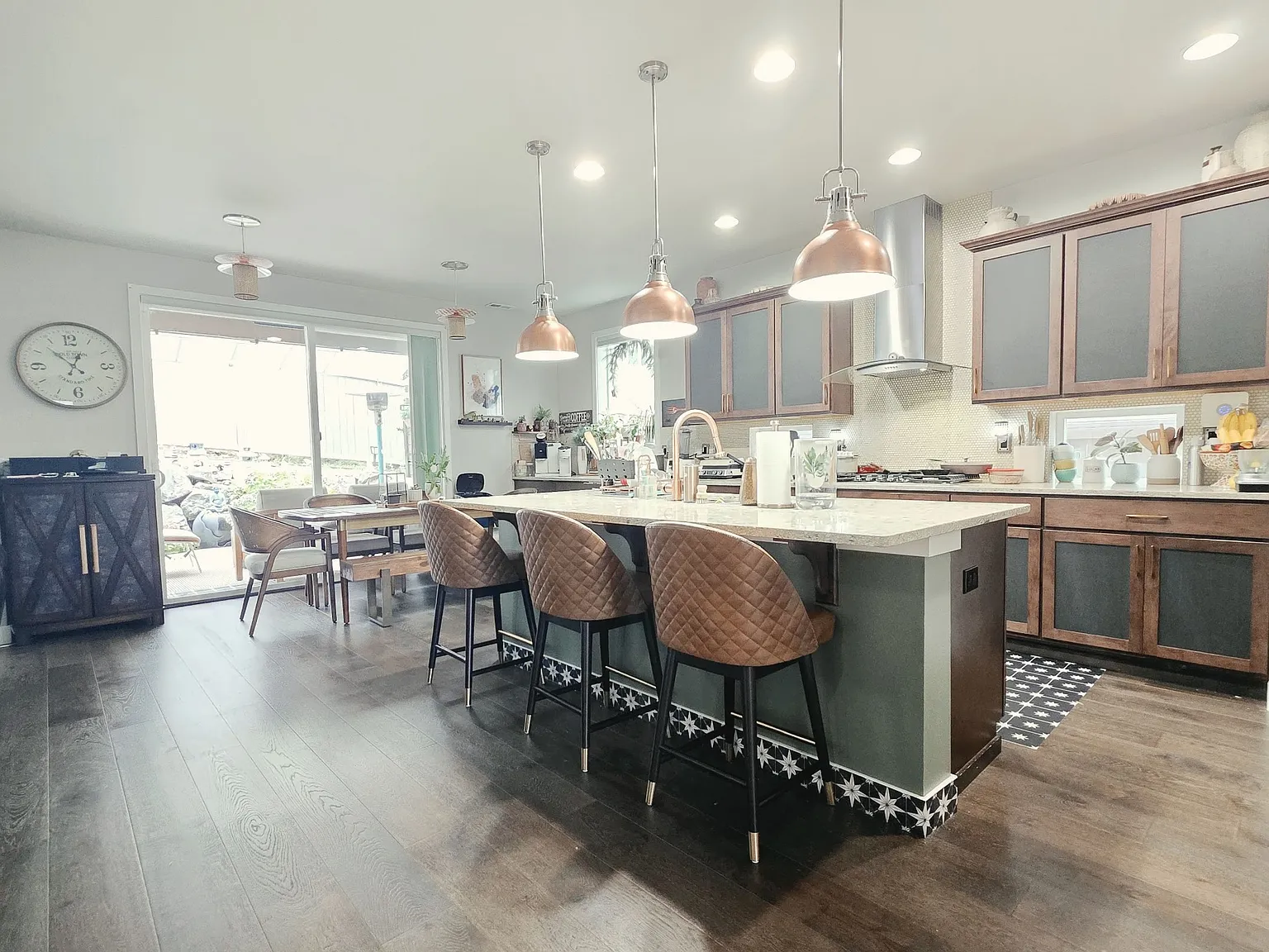4 bed, 2240 sqft, $4,995 — Photo 3
