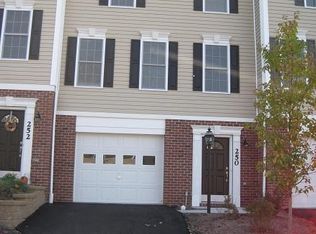 250 Persimmon Ln, Canonsburg, PA 15317