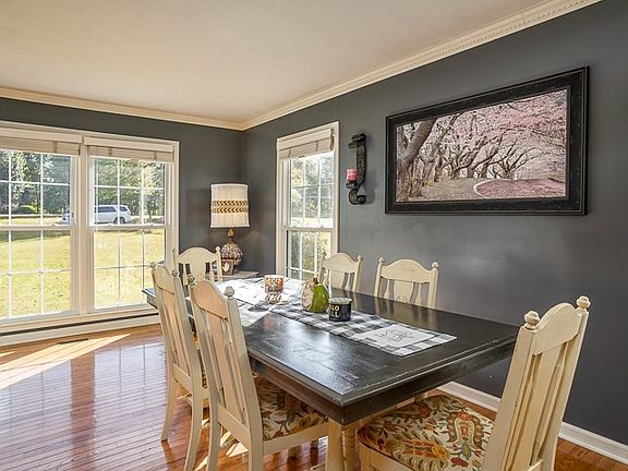 3rd image of 183 Market Ln