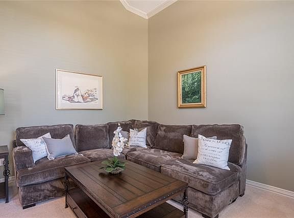 4th image of 2428 London Dr