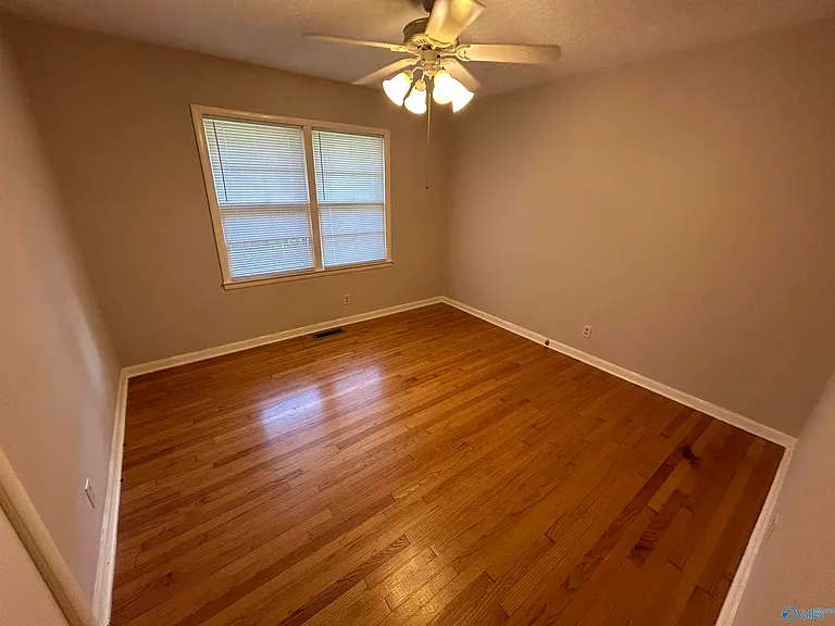 1607 Chapman Ave NE — Photo 10
