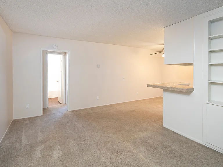 San Remo Court — Photo 4
