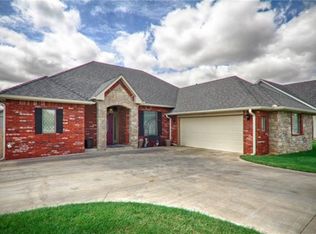 10 Southpointe Ave, Tuttle, OK 73089