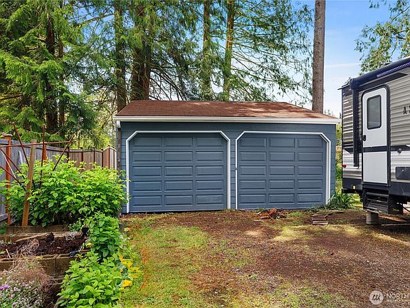 2nd image of 130 E Agate Drive