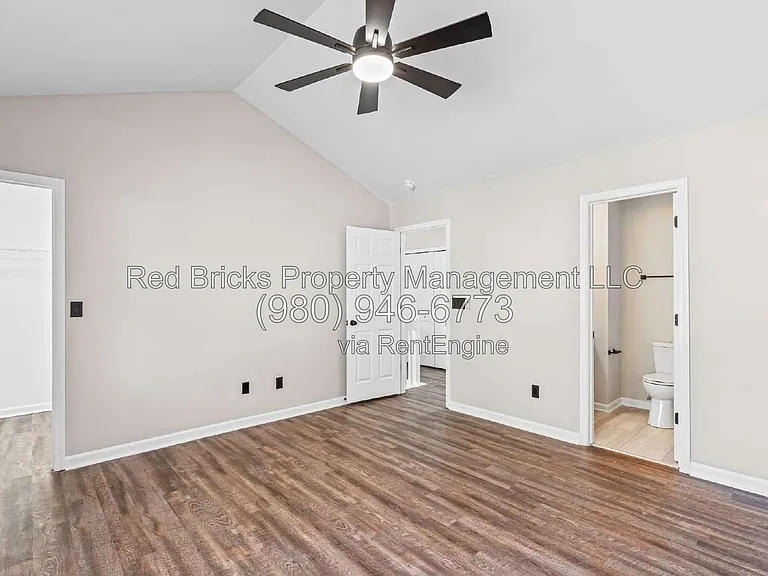10212 University Park Ln — Photo 14