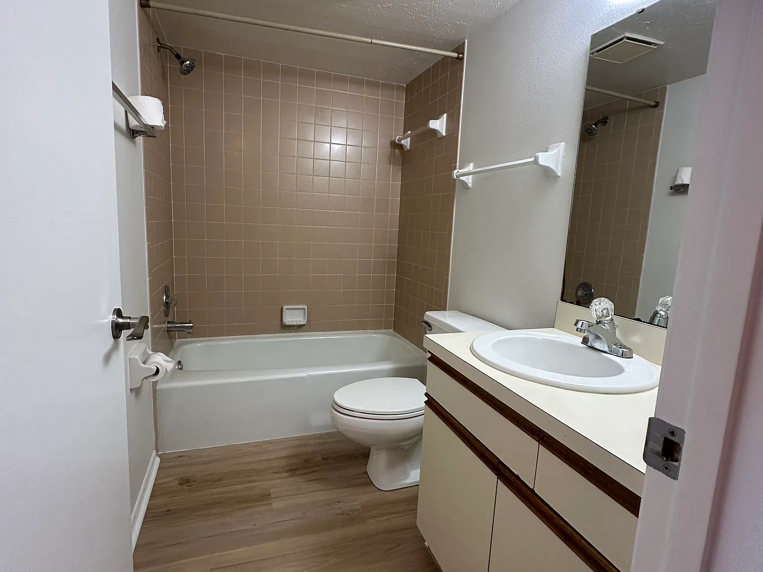 2515 Bayshore Gardens Pkwy — Photo 3
