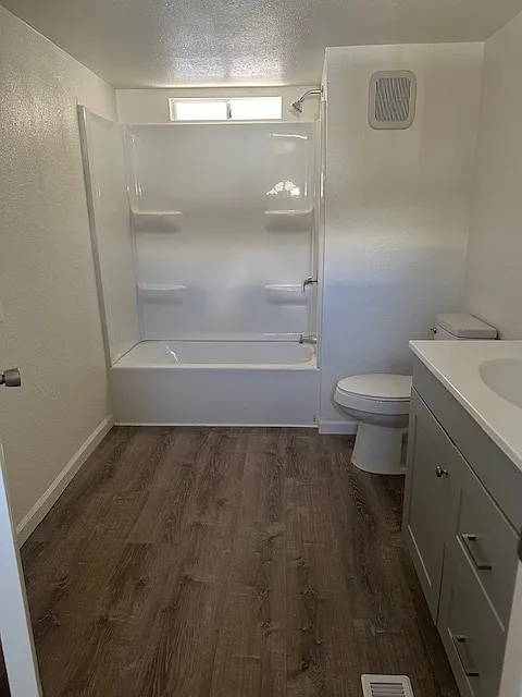 3 bed, 2.0 bath, 840 sqft, $1,100 — Photo 3