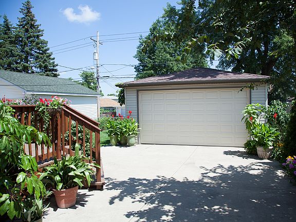 3rd image of 7225 N Ottawa Ave