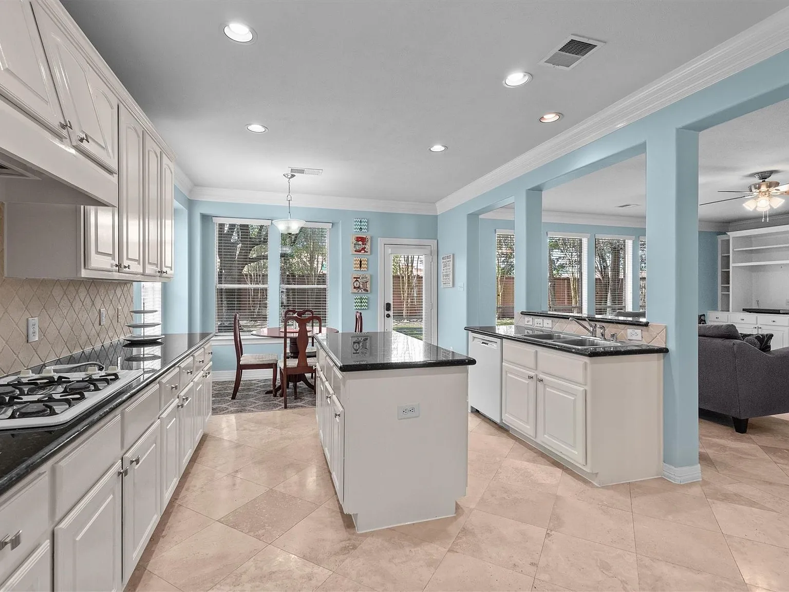 5 bed, 4.0 bath, 3384 sqft, $3,500 — Photo 3