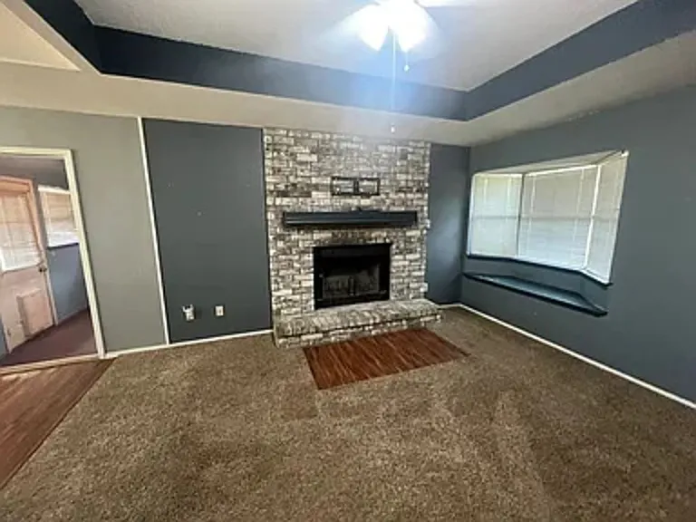 2708 Cedarhill St — Photo 4