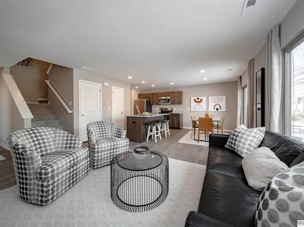 17066 Hawthorne Ave, Omaha, NE 68118