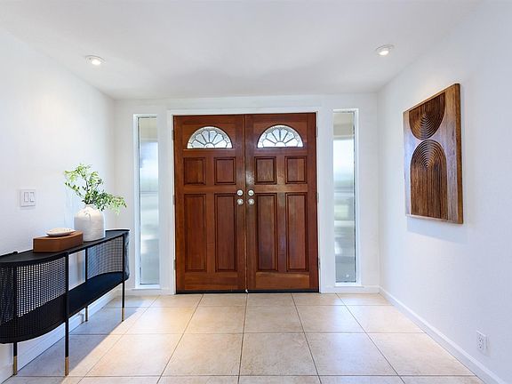 3rd image of 15 Isabella Court