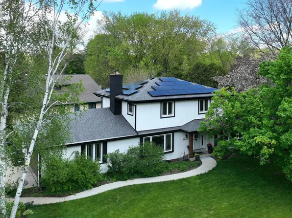 W221N2722 Timberwood LANE, Waukesha, WI 53186