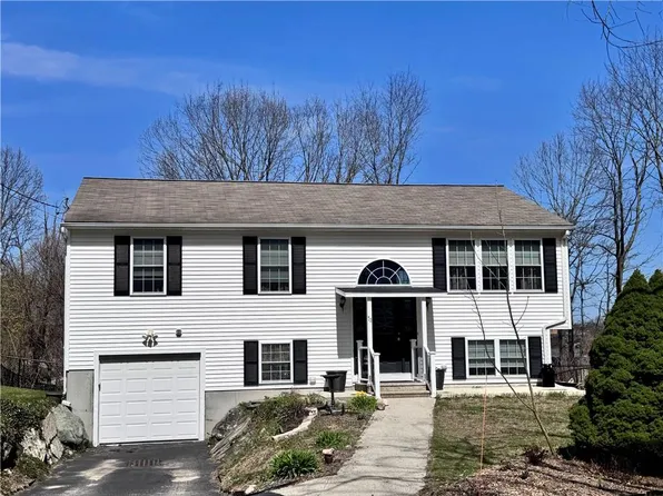 73 N Long St, Johnston, RI 02919