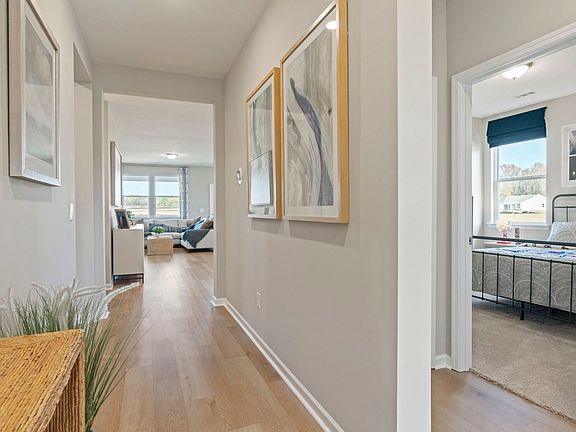 4th image of 19 Aurora Cir