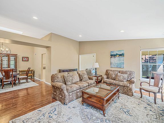 4th image of 20 Wainscott Court