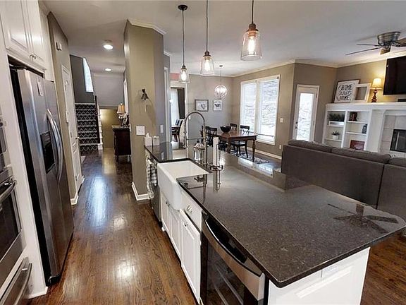 5th image of 7802 Rosewood Cir