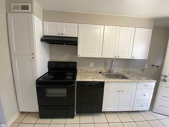 5th image of 1119 Rosemary St APT 1