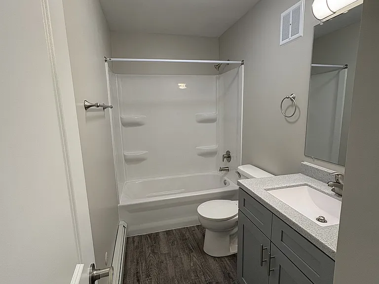 Broadway Crossing Apartments — Photo 7