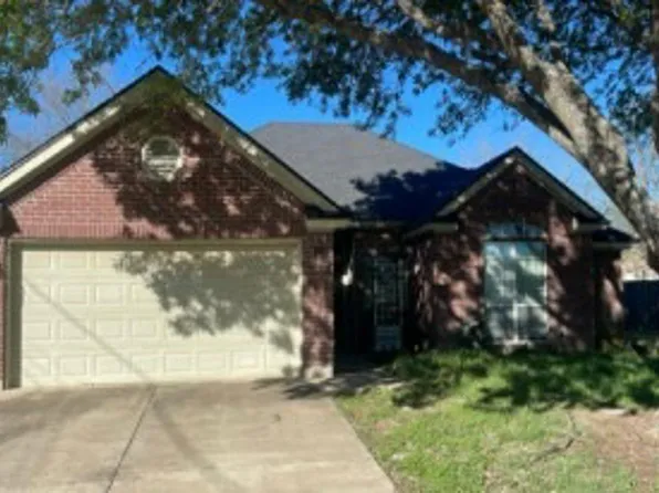 635 Yegua Dr, Lexington, TX 78947