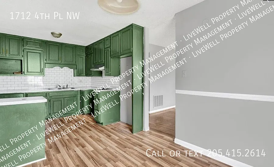 3 Bedroom in Center Point — Photo 2