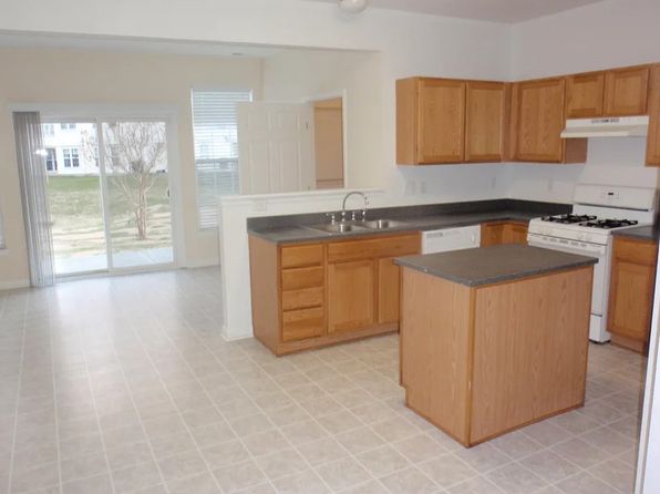 1009 Whispering Ponds Ct