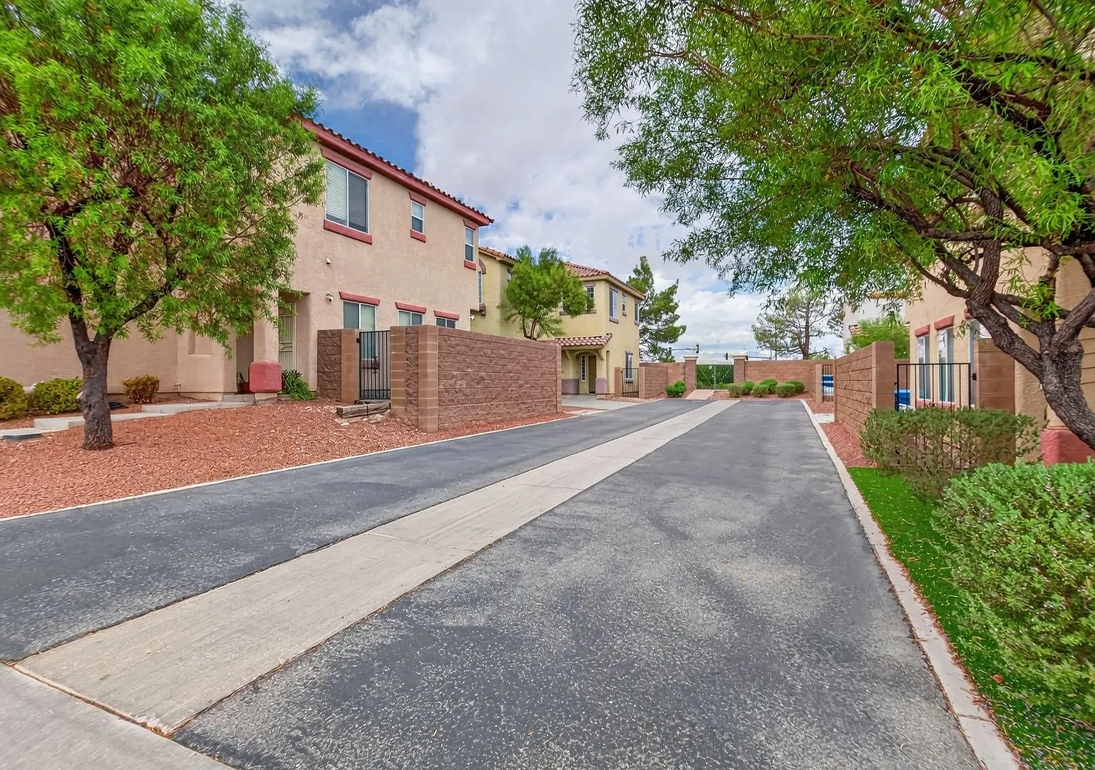 Charming Two-Story 3-Bedroom Residence In The Gated Southern Highlands Community! — Photo 2