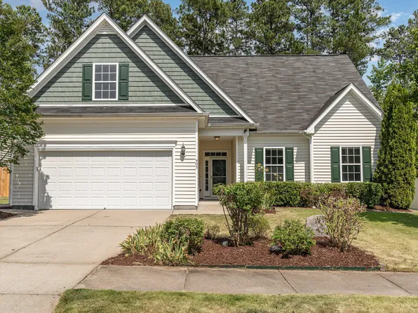 405 Braxcarr St, Holly Springs, NC 27540