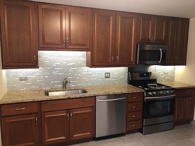 1st image of 555 Vassar Ln