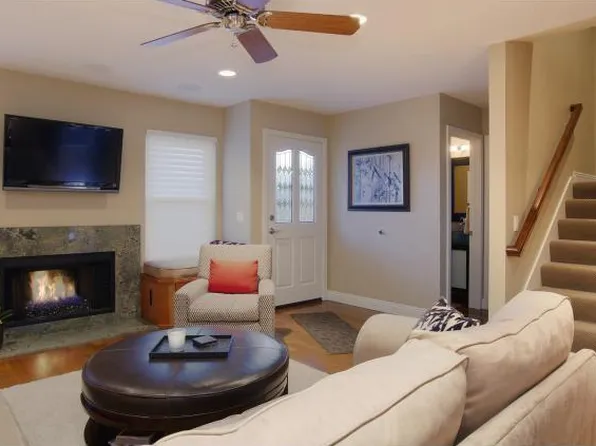 1860 Chalcedony St, San Diego, CA 92109