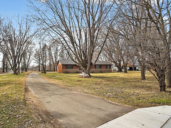 3rd image of 280 Poplar Ln