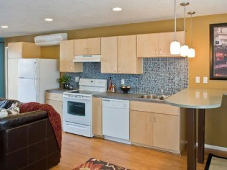 115ct - Bricklight Courtyard Apartments — Photo 7