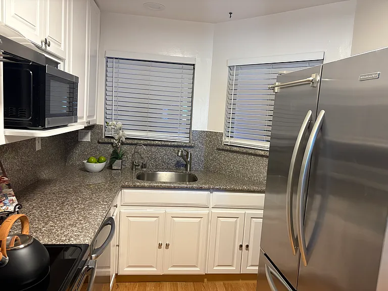 1 Laurel St #102 — Photo 9