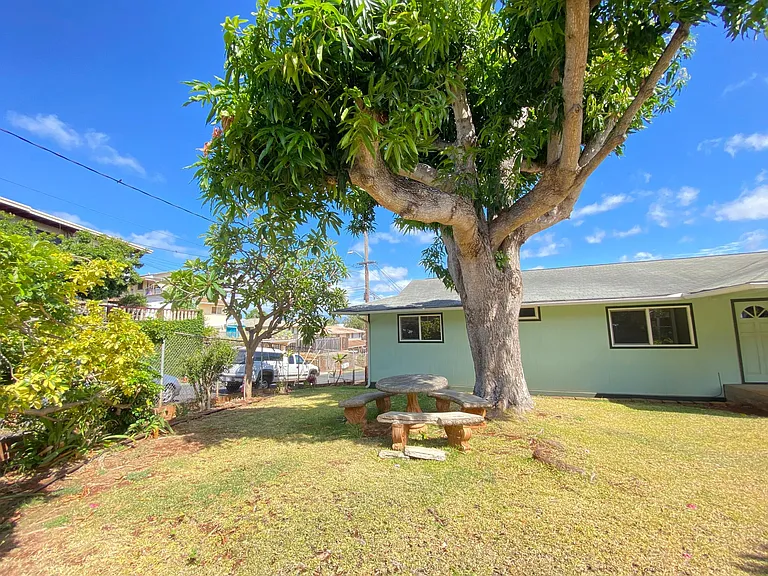 1136 Makaala St — Photo 40