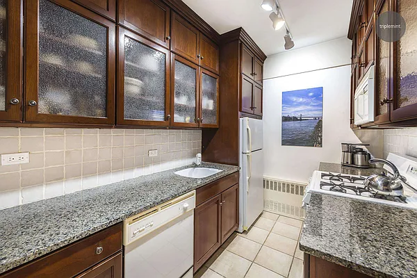 Sold by Triplemint | media 10