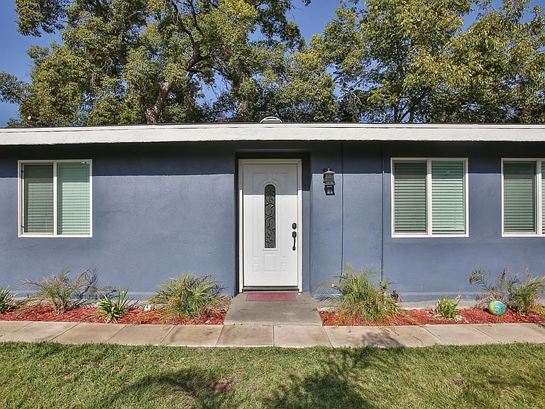 922 N Summit Avenue — Photo 20