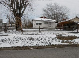 909 9th St, Nitro, WV 25143