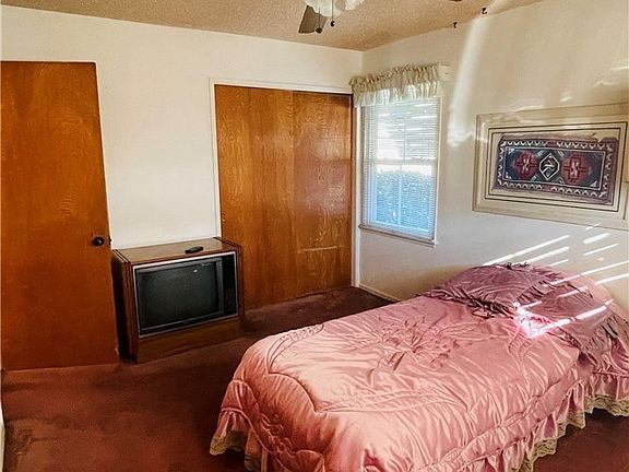 4th image of 130 La Plaza Dr