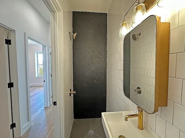 1853 Cornelia Street image 10 of 15