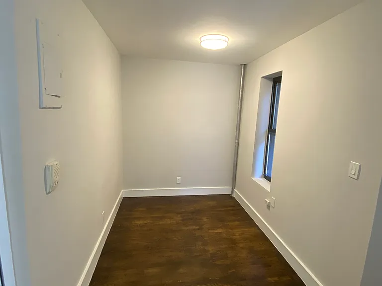 442 W 54th St #14 — Photo 6
