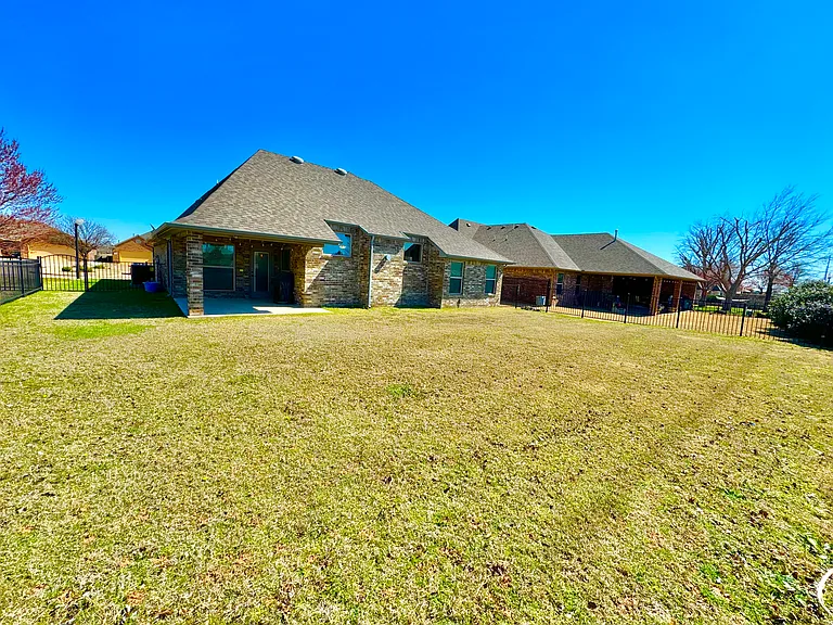 1106 Remington Ct — Photo 37