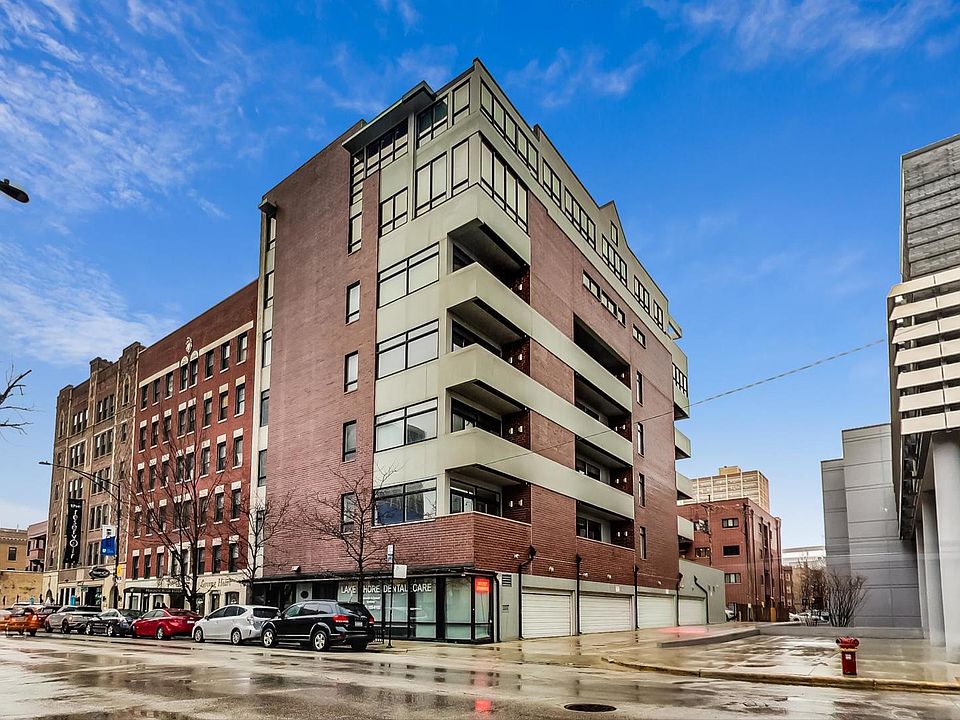 1st image of 834 W Montrose Ave Unit 502
