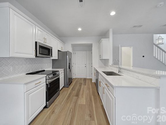 5th image of 10209 Blakeney Preserve Dr