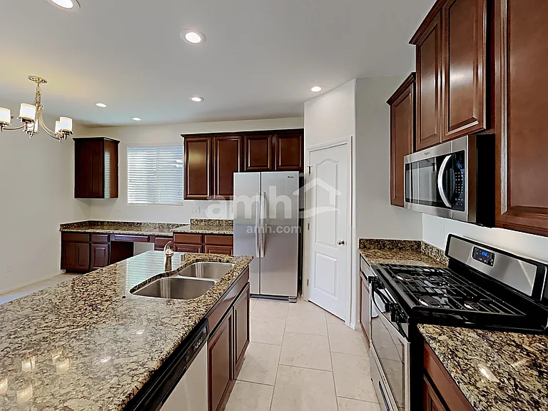 492 Bright Peridot Ave — Photo 3