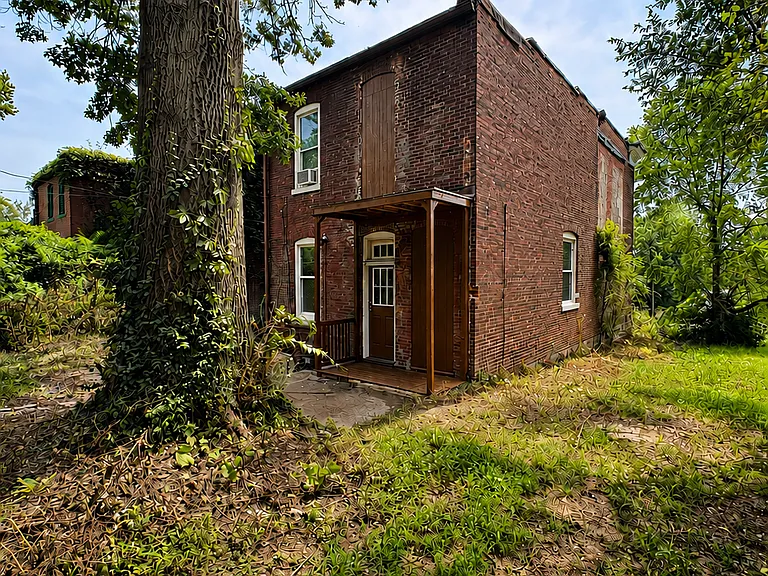 2127 Chippewa St — Photo 2