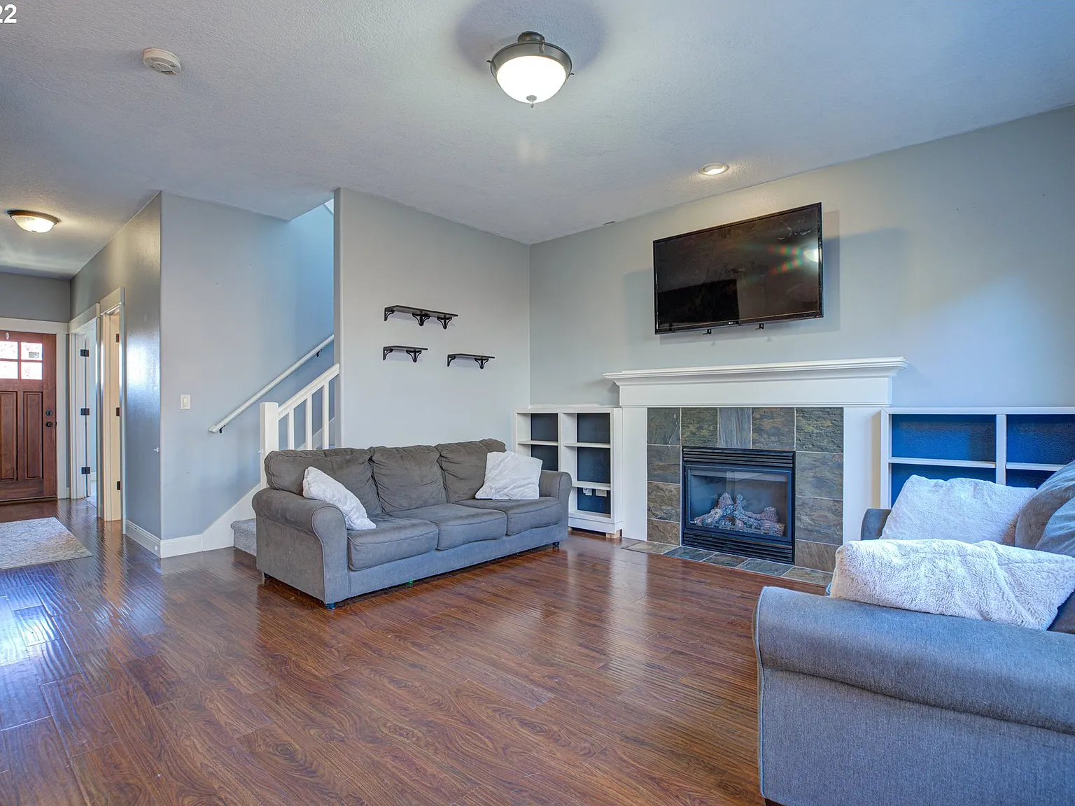 4 bed, 2.5 bath, 1945 sqft, $3,200 — Photo 3